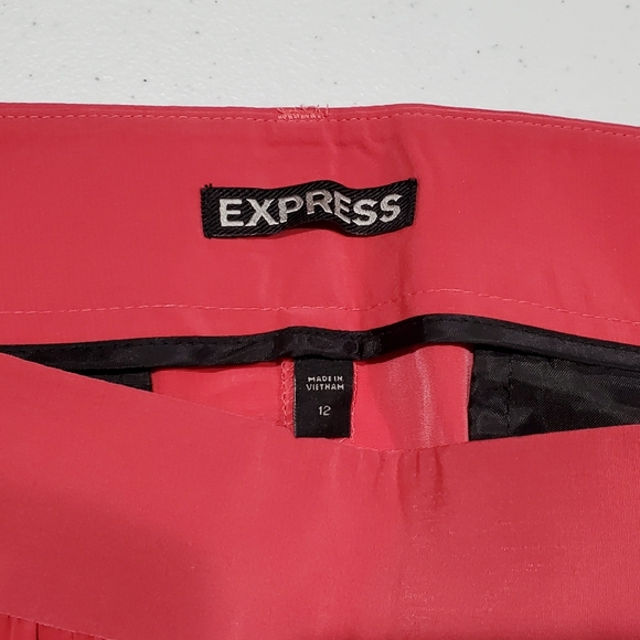 Express Shorts - Picture 4 of 6
